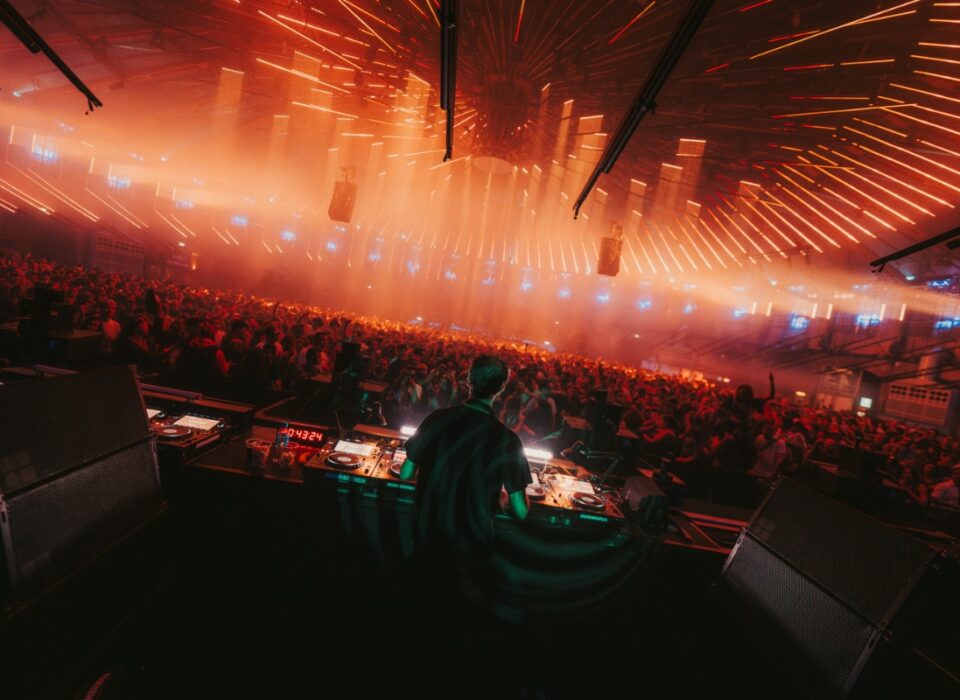 ADE 2024: Four Tet crackles in the light cathedral Gashouder (Image: Awakenings)